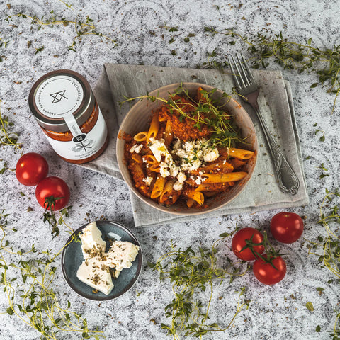 Tomatensugo mit Feta-Käse